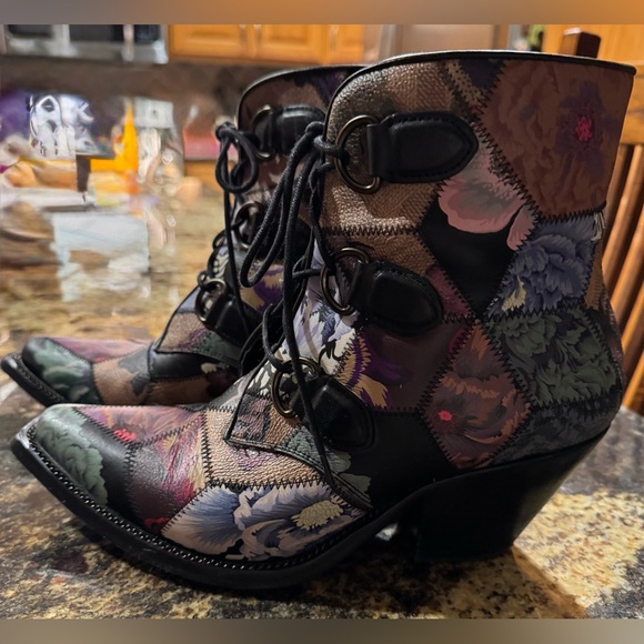 Coach Kaffe Fassett 1941 Tan MultiColor Leather Patchwork Boots Size 7.5B - Picture 3 of 11
